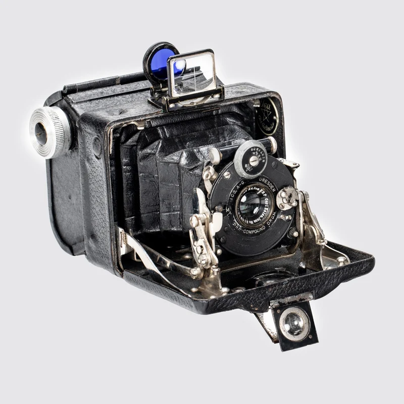 Atom B