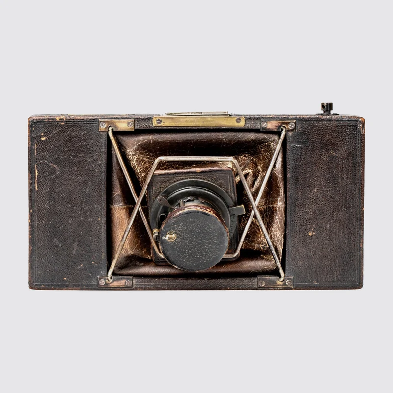 Folding-Strut Rollfilm-Camera
