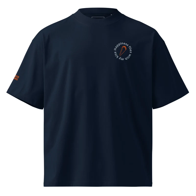Happy Kite – Oversized Bio-T-Shirt mit Stickerei | Unisex | Breiter Kragen