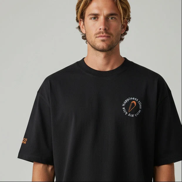 Happy Kite – Oversized Bio-T-Shirt mit Stickerei | Unisex | Breiter Kragen
