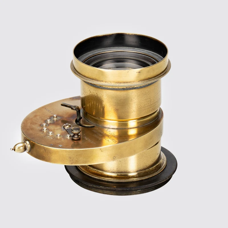 Aplanetique Petzval Lens with shutter