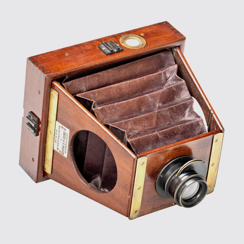 Folding Strut Camera