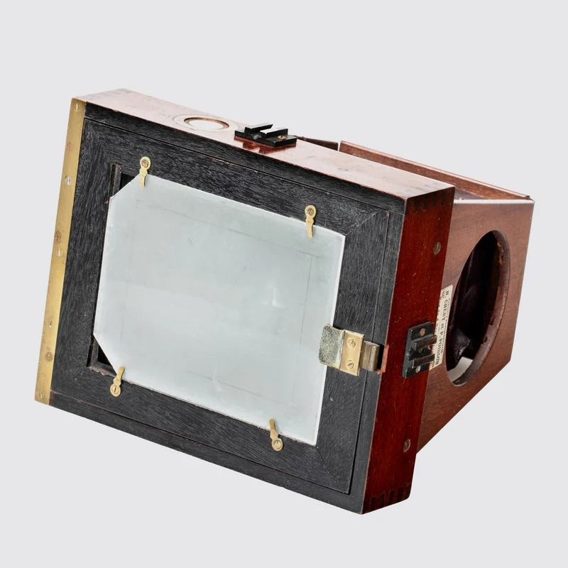 Folding Strut Camera