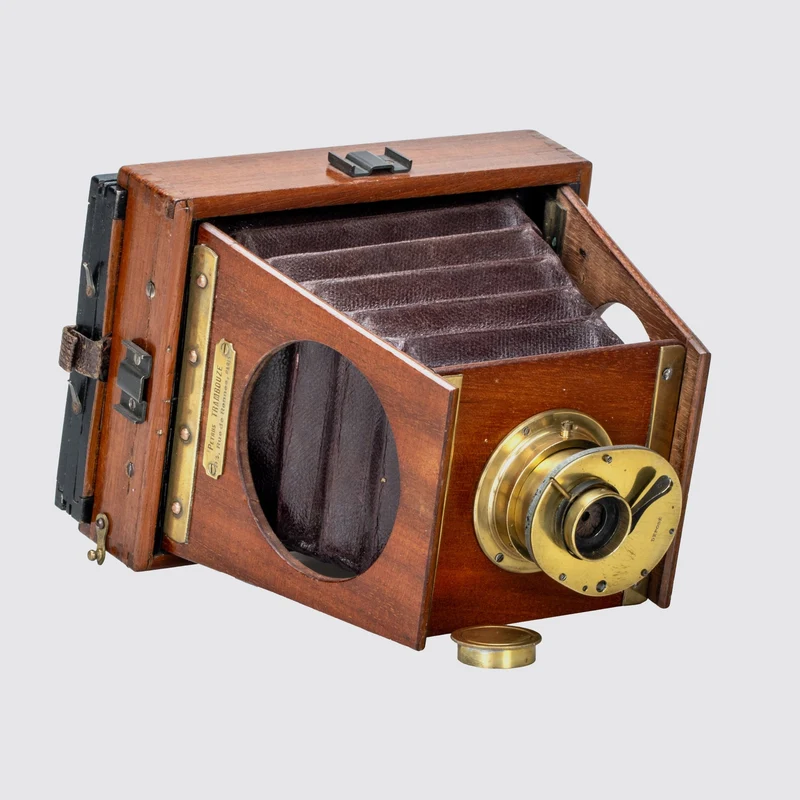 Folding Strut Camera