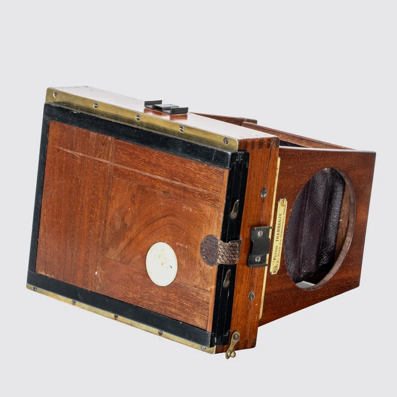 Folding Strut Camera