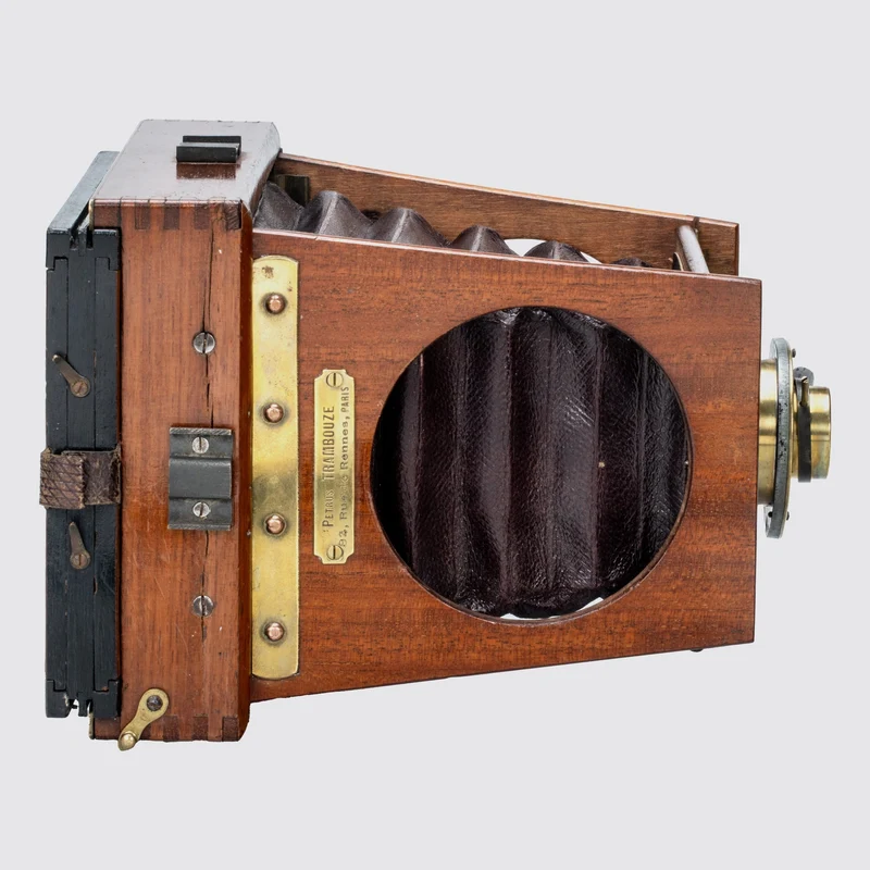 Folding Strut Camera