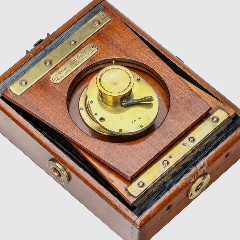 Folding Strut Camera