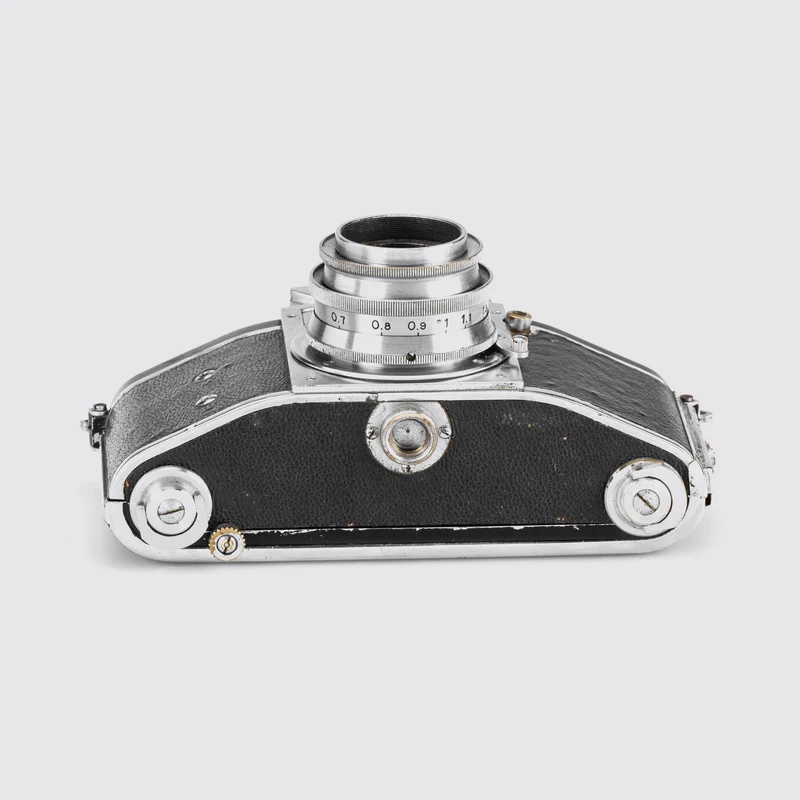 1. Model with round magnifier