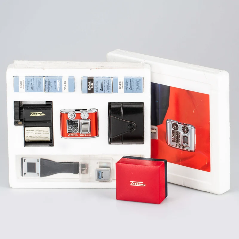 Tessina 35 Automatic Red Outfit