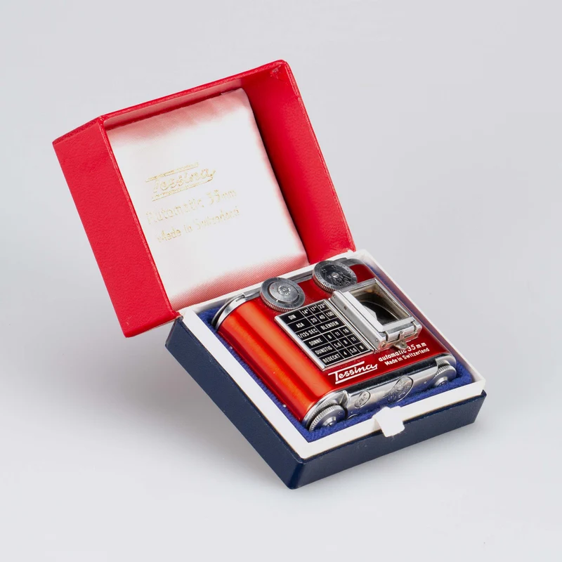 Tessina 35 Automatic Red Outfit