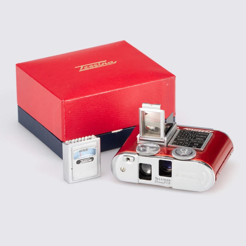 Tessina 35 Automatic Red Outfit