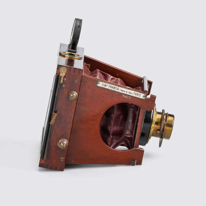 Folding Strut Camera