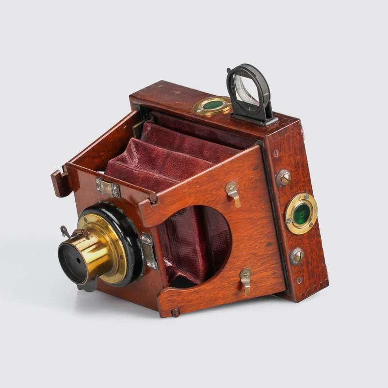 Folding Strut Camera