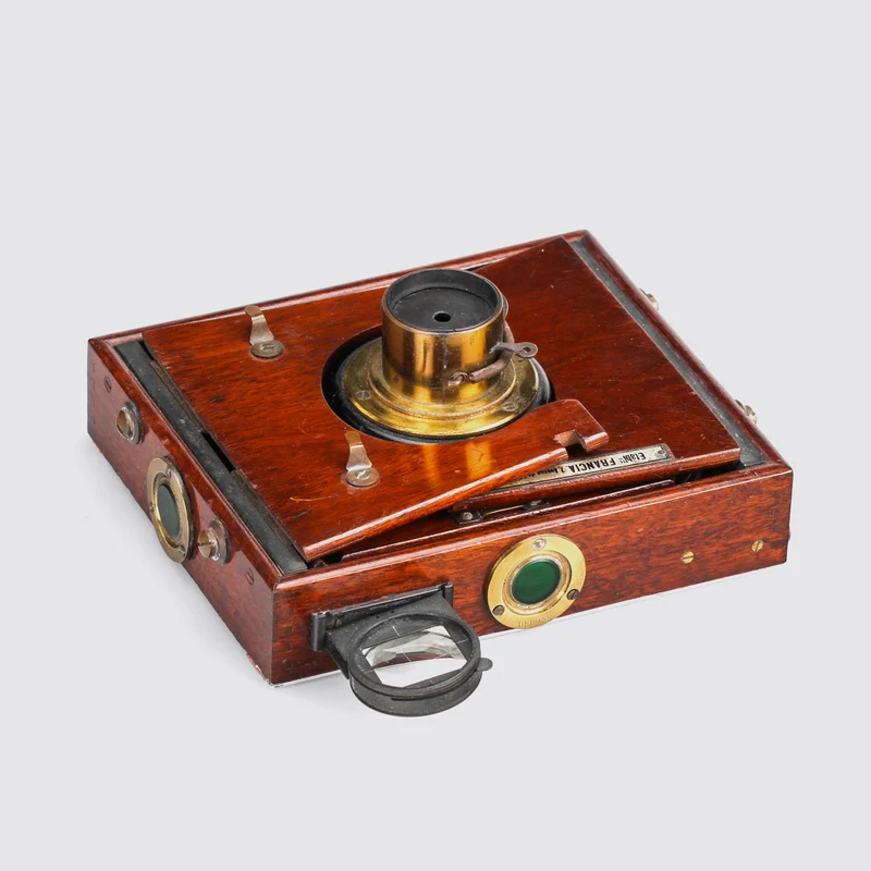 Folding Strut Camera