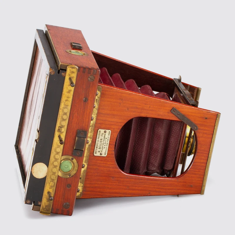 Strut Folding Tropical Camera