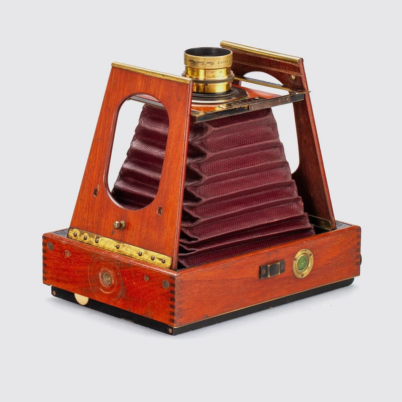 Strut Folding Tropical Camera