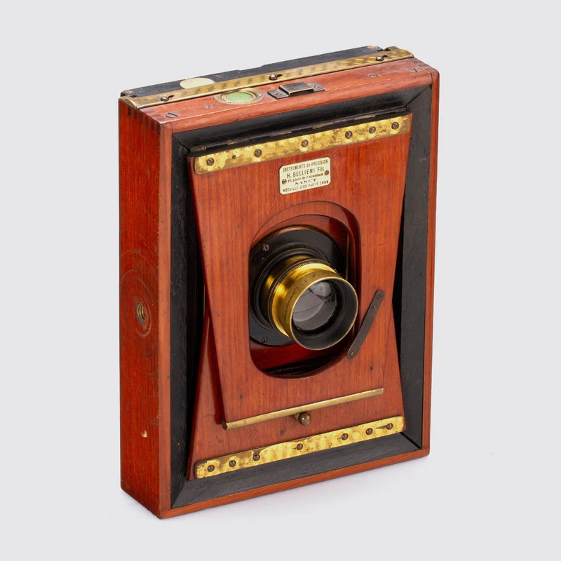 Strut Folding Tropical Camera