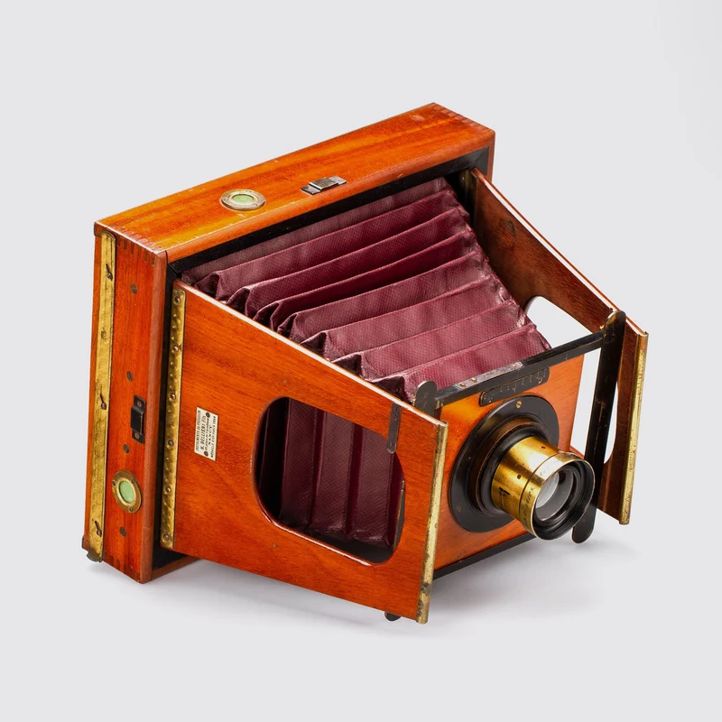 Folding Strut Camera