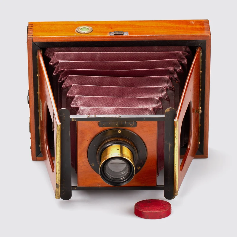 Folding Strut Camera