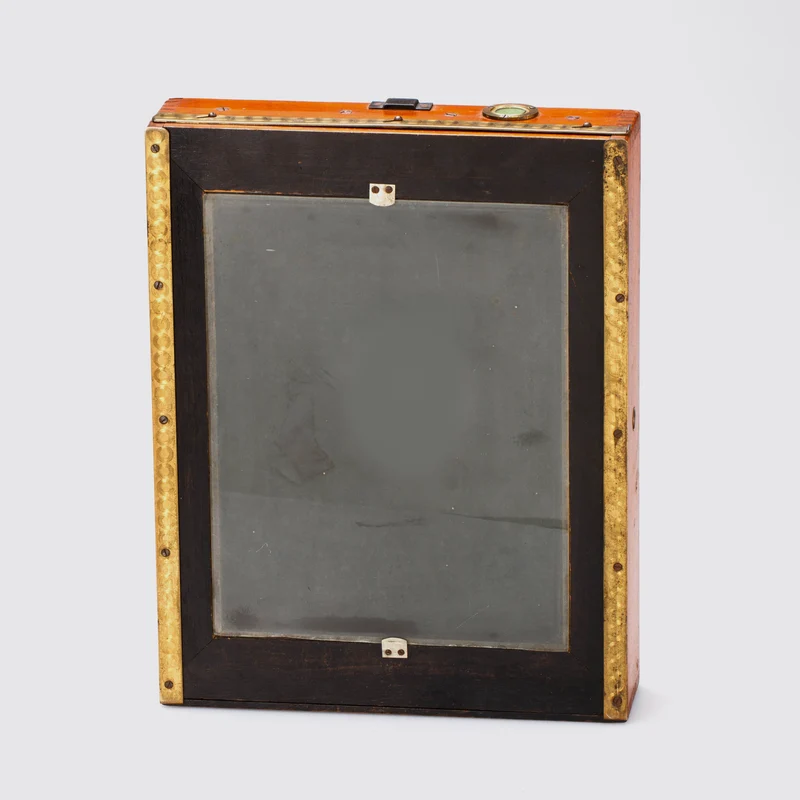 Folding Strut Camera
