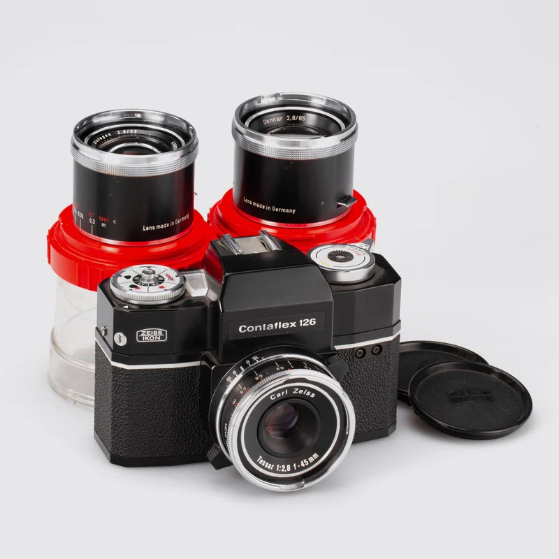 Contaflex 126 Black Outfit