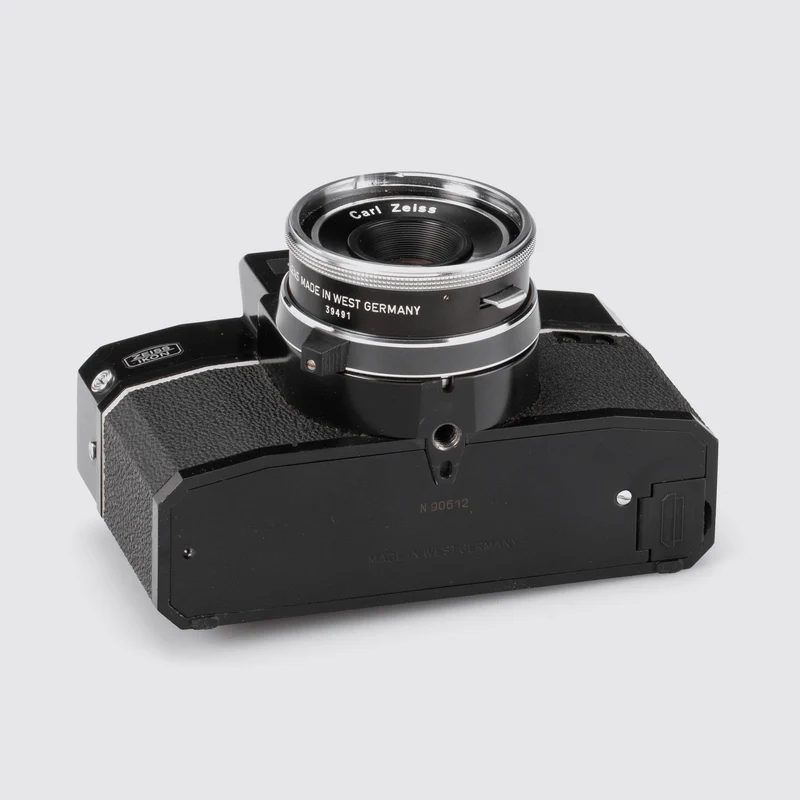 Contaflex 126 Black Outfit