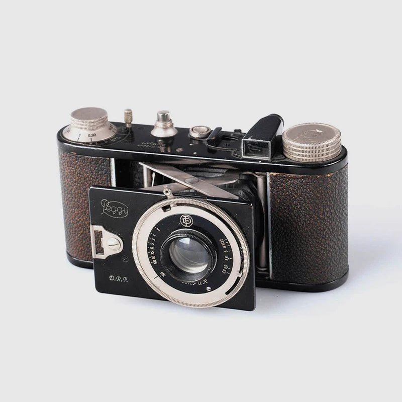Peggy Norm black with Plasmat Lens