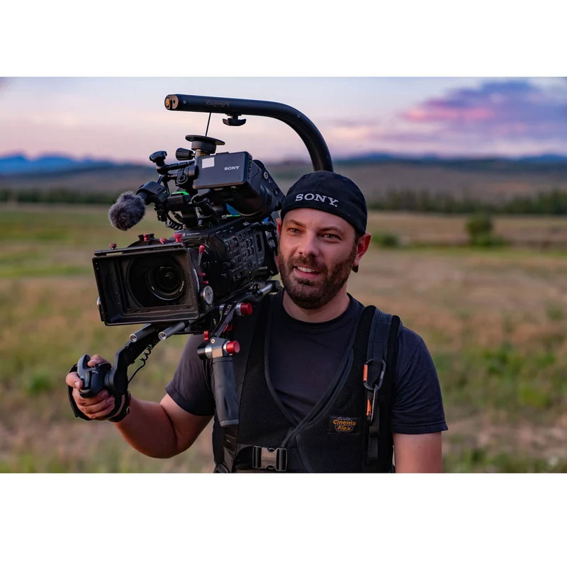 Sony PXW-FX9 + SEL FE 28- 135MM POWERZOOM f / 4.0G (PXW-FX9VK)